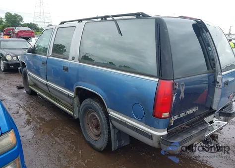 1994 GMC Suburban C2500 из США, поврежденный, VIN 1GKGC26N8RJ712014